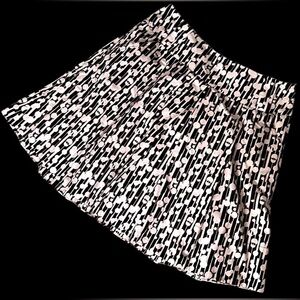 MAURICE’S Black/White Design Flare Skirt, Size Medium, GUC.